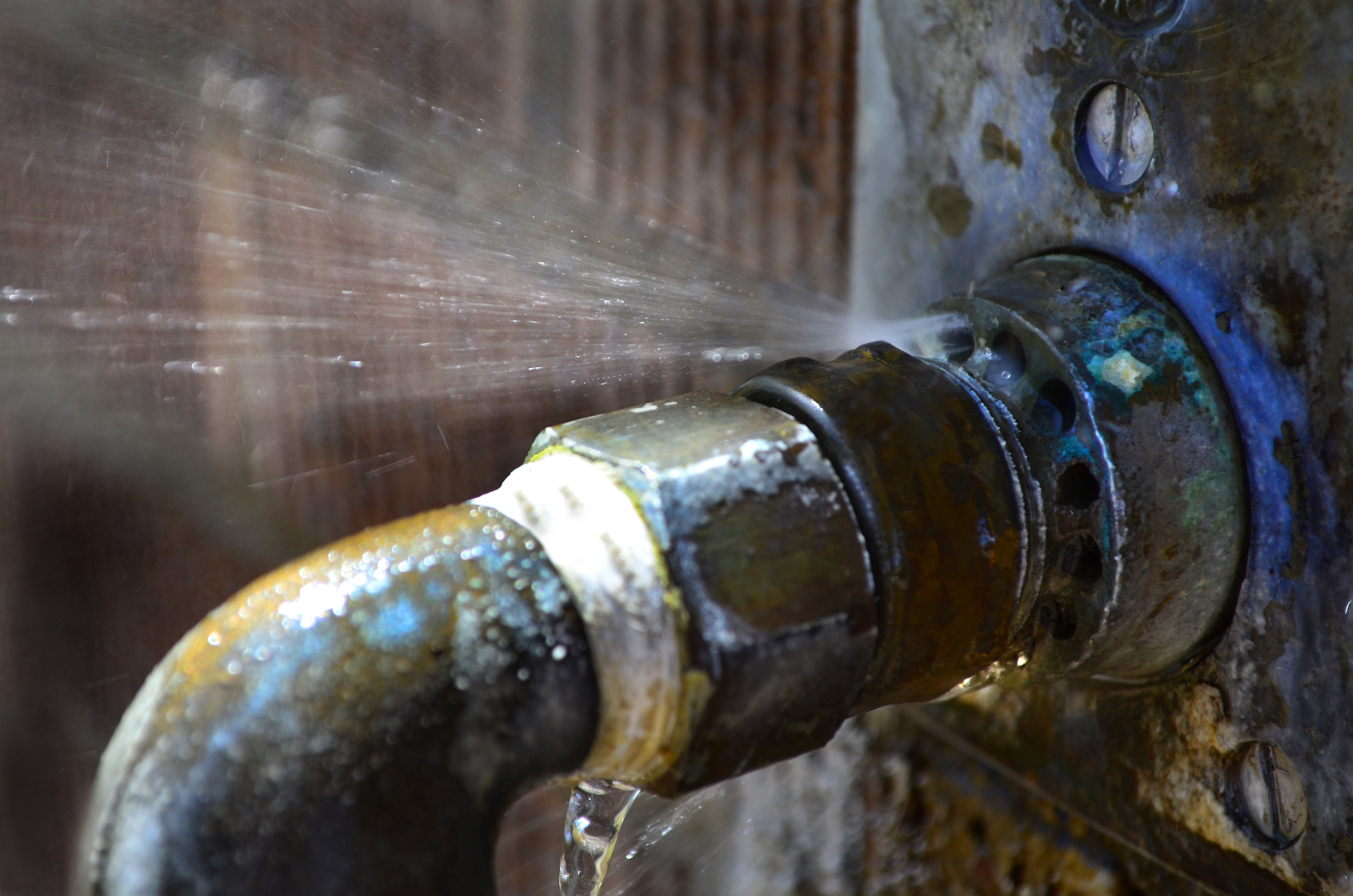 image of leaking pipe